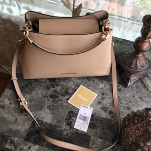 Micheal kors bag🌸